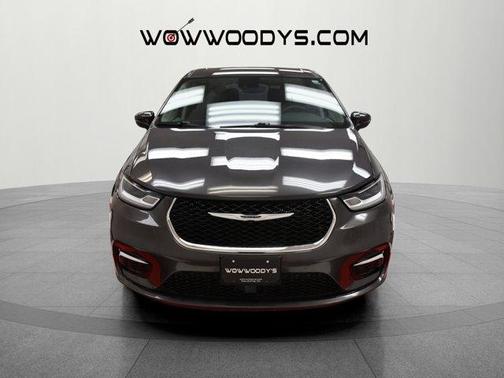 2023 Chrysler Pacifica Touring-L