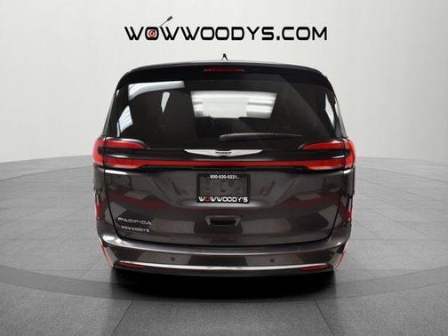2023 Chrysler Pacifica Touring-L
