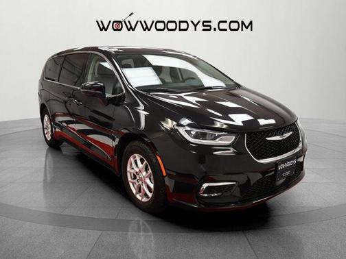 2023 Chrysler Pacifica Touring-L