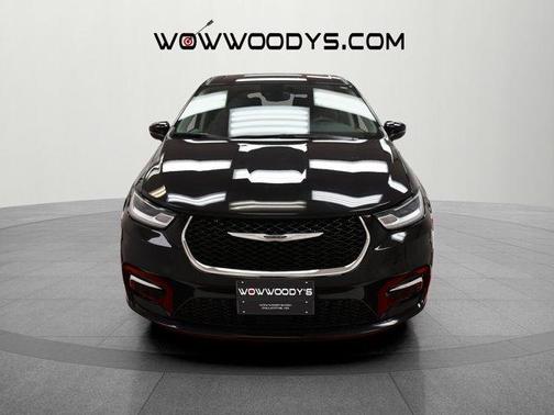 2023 Chrysler Pacifica Touring-L