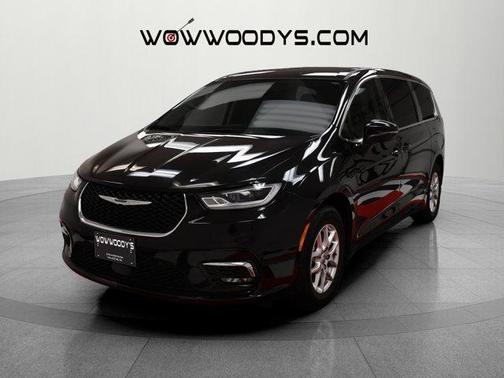 2023 Chrysler Pacifica Touring-L