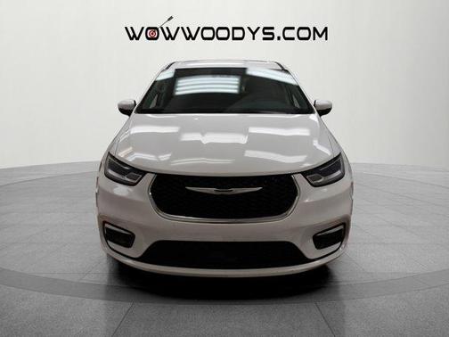 2023 Chrysler Pacifica Touring-L