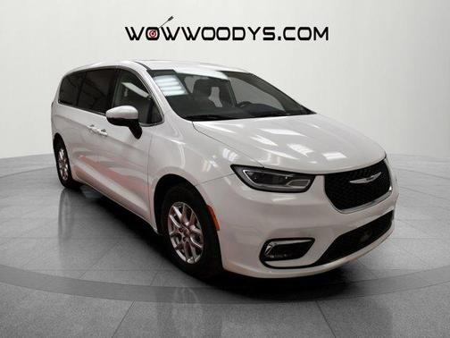 2023 Chrysler Pacifica Touring-L