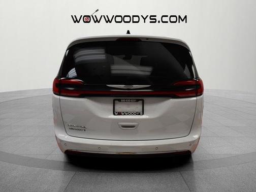2023 Chrysler Pacifica Touring-L