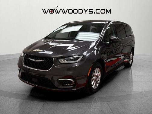 2023 Chrysler Pacifica Touring-L
