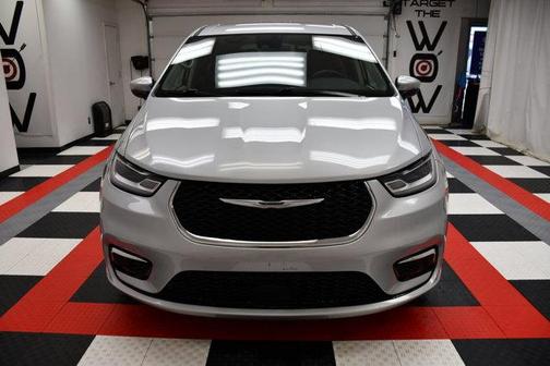 2023 Chrysler Pacifica Touring-L