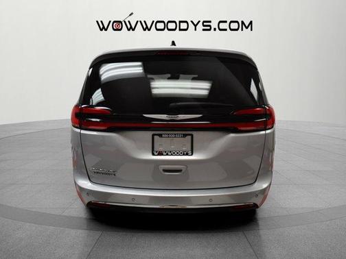 2023 Chrysler Pacifica Touring-L