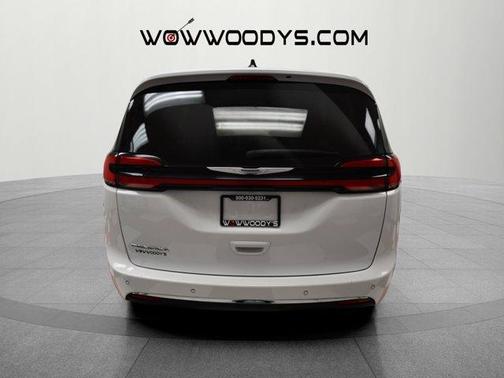 2023 Chrysler Pacifica Touring-L