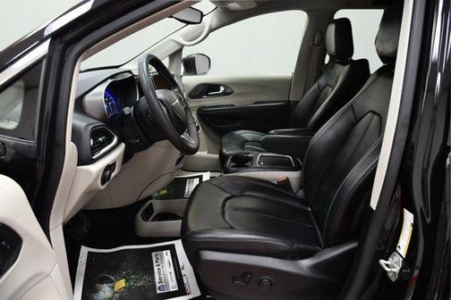2023 Chrysler Pacifica Touring-L