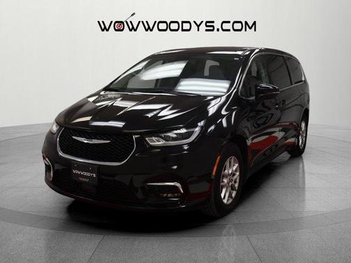 2023 Chrysler Pacifica Touring-L