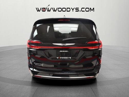 2023 Chrysler Pacifica Touring-L