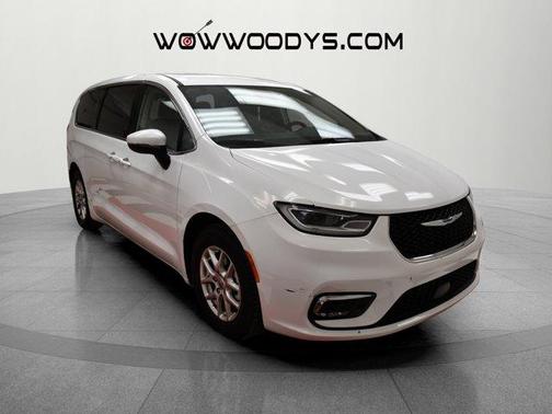 2023 Chrysler Pacifica Touring-L