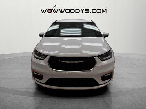2023 Chrysler Pacifica Touring-L
