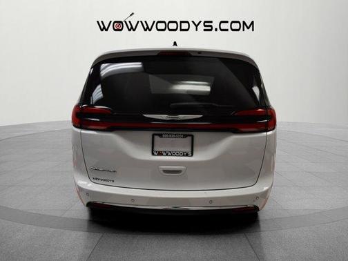 2023 Chrysler Pacifica Touring-L