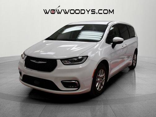 2023 Chrysler Pacifica Touring-L