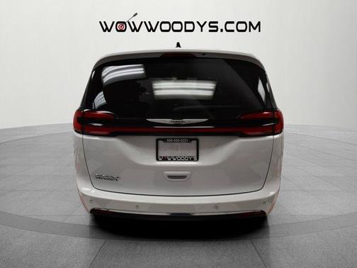 2023 Chrysler Pacifica Touring-L