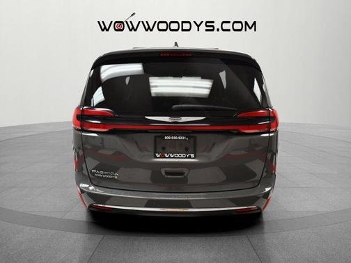 2022 Chrysler Pacifica Touring-L