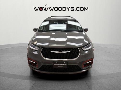 2022 Chrysler Pacifica Touring-L