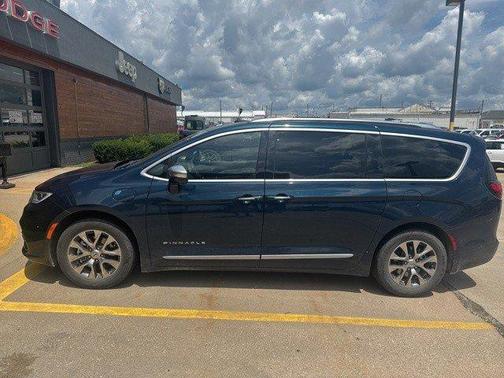 2022 Chrysler Pacifica Hybrid Pinnacle
