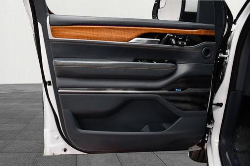 2022 Jeep Grand Wagoneer Series III