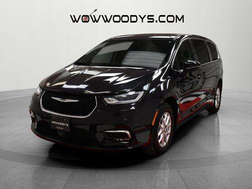 2023 Chrysler Pacifica Touring-L