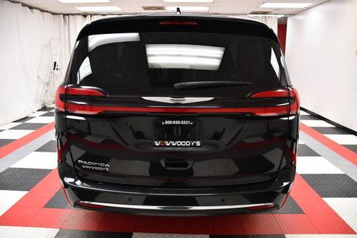 2023 Chrysler Pacifica Touring-L