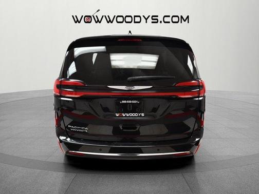 2023 Chrysler Pacifica Touring-L
