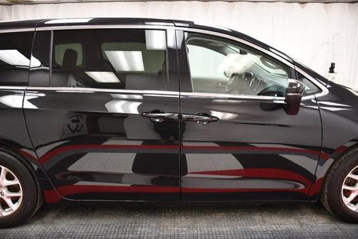 2023 Chrysler Pacifica Touring-L