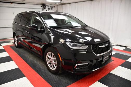 2023 Chrysler Pacifica Touring-L