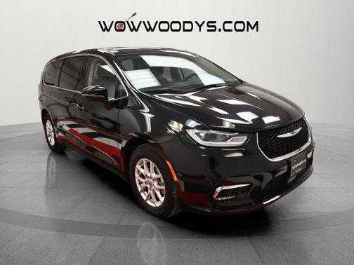 2023 Chrysler Pacifica Touring-L