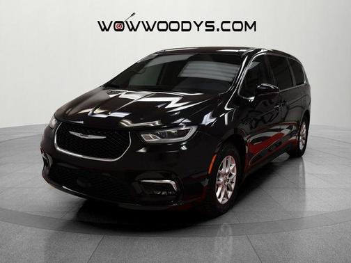 2023 Chrysler Pacifica Touring-L