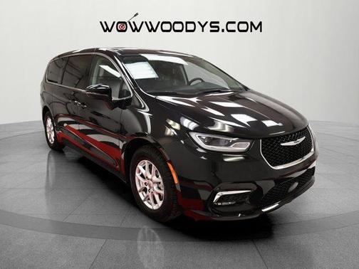 2023 Chrysler Pacifica Touring-L
