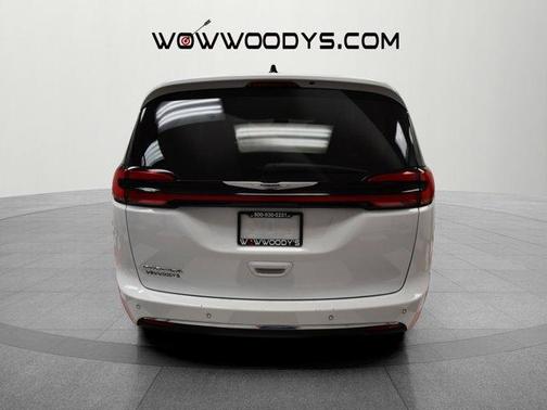 2023 Chrysler Pacifica Touring-L