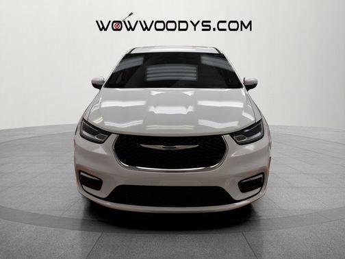 2023 Chrysler Pacifica Touring-L