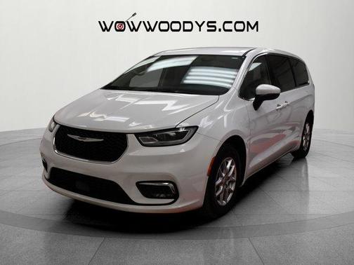 2023 Chrysler Pacifica Touring-L