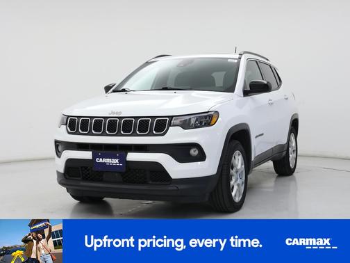 White 2023 Jeep Compass Latitude Lux
