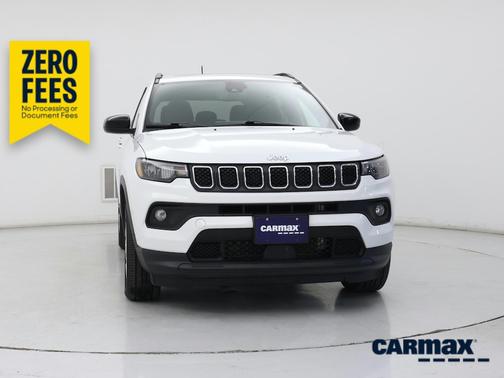 White 2023 Jeep Compass Latitude Lux
