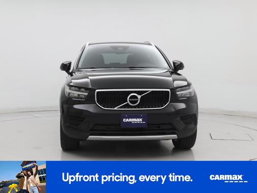 2022 Volvo XC40 T5 Momentum