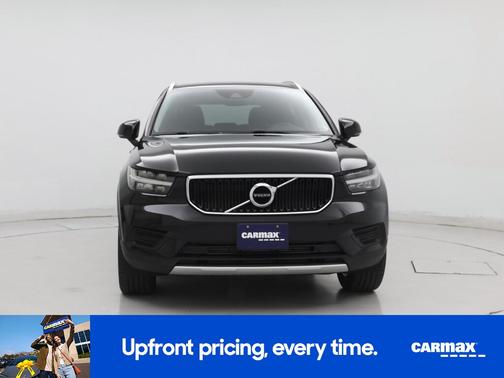 2022 Volvo XC40 T5 Momentum