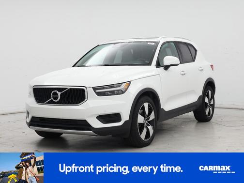 White 2020 Volvo XC40 T5 Momentum