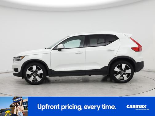 White 2020 Volvo XC40 T5 Momentum