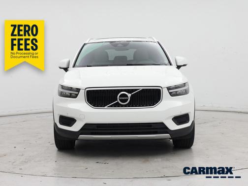 White 2020 Volvo XC40 T5 Momentum