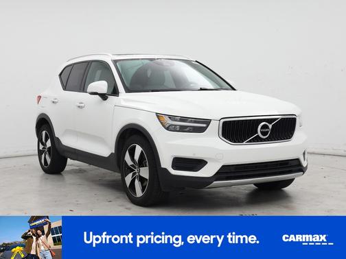 White 2020 Volvo XC40 T5 Momentum