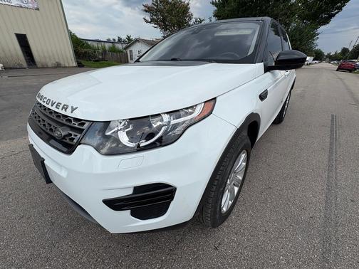 White 2018 Land Rover Discovery Sport SE