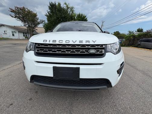 White 2018 Land Rover Discovery Sport SE