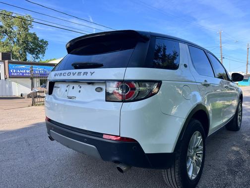 White 2018 Land Rover Discovery Sport SE