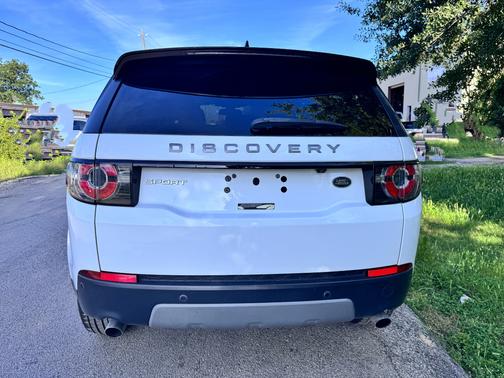 White 2018 Land Rover Discovery Sport SE