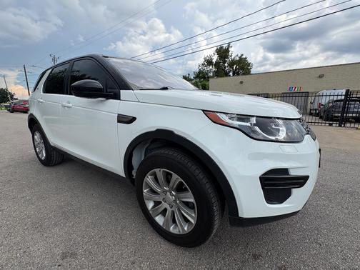 White 2018 Land Rover Discovery Sport SE