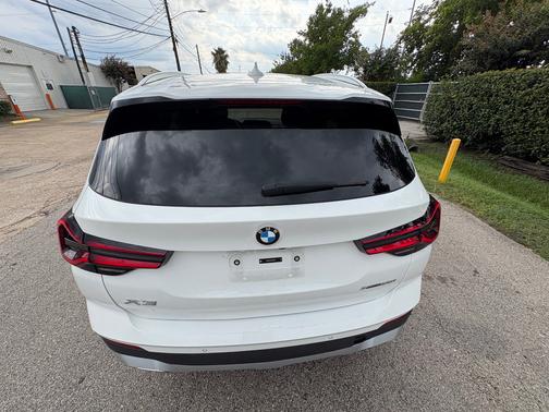 White 2024 BMW X3 xDrive30i