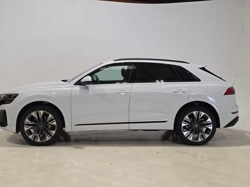 Glacier White Metallic 2025 Audi Q8 55 Premium Plus